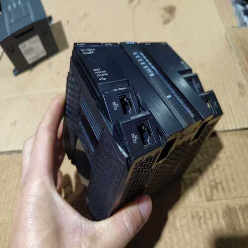 咨询-禾川总线PLC控制器Q1-1300-D实图拍摄