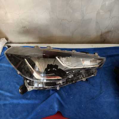 使用于22款丰田锋兰达低配大灯总成右面原厂拆车件--议价商品