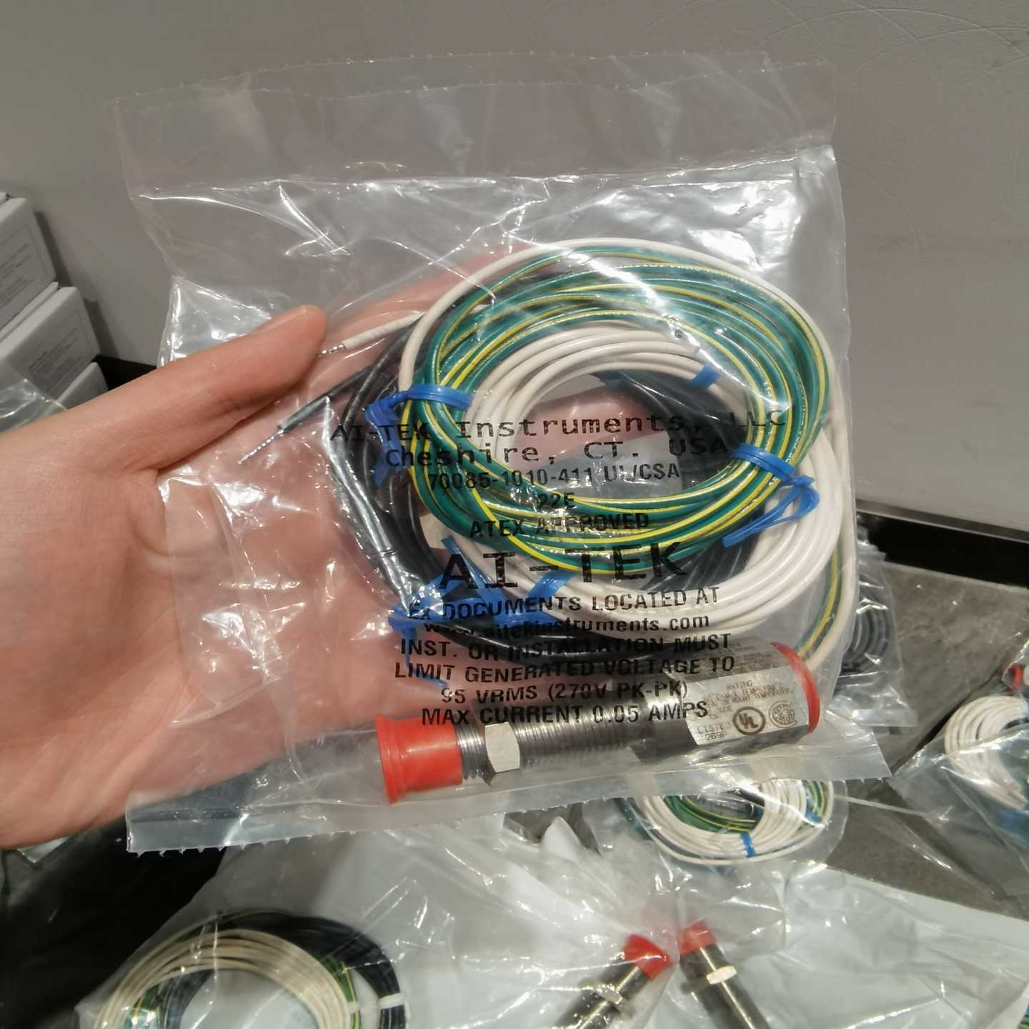 询价I-转速传感器70085-1010-411，全新