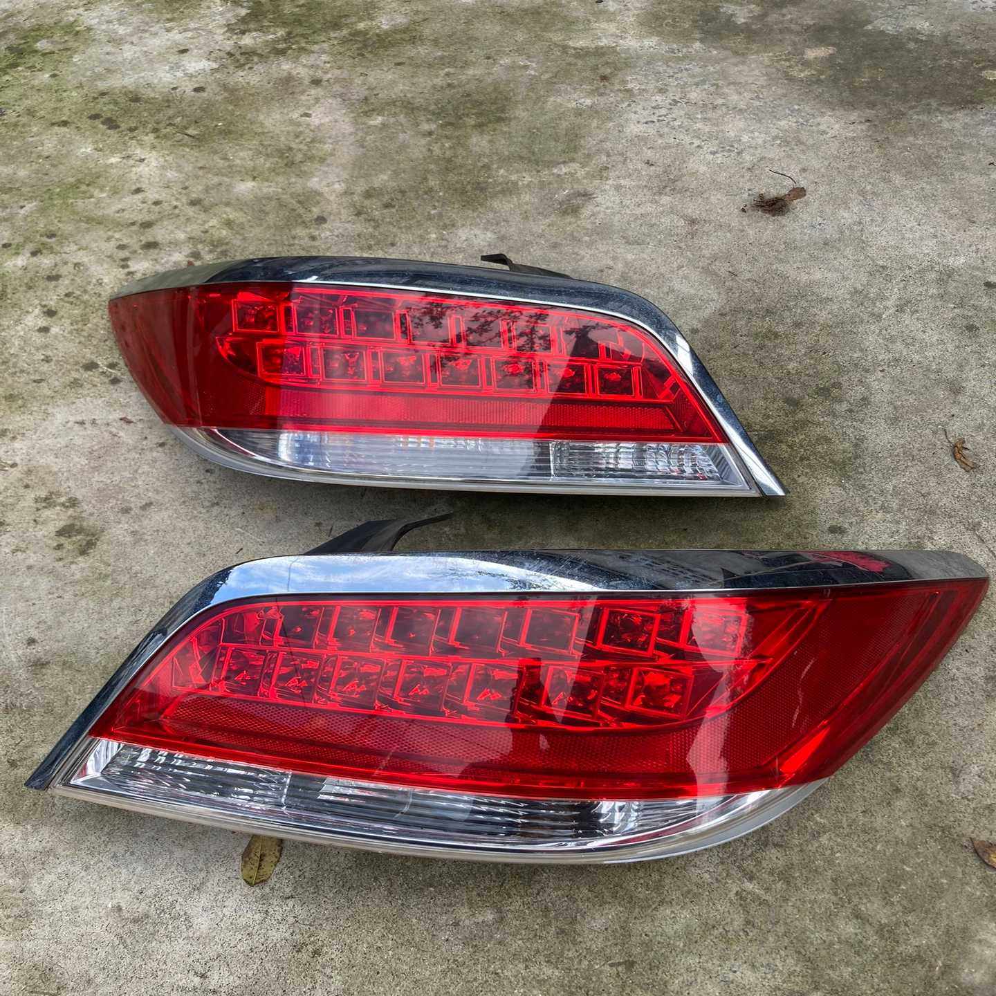 别克君越尾灯别克君越后尾灯别克君越后尾灯总成适用于09--议