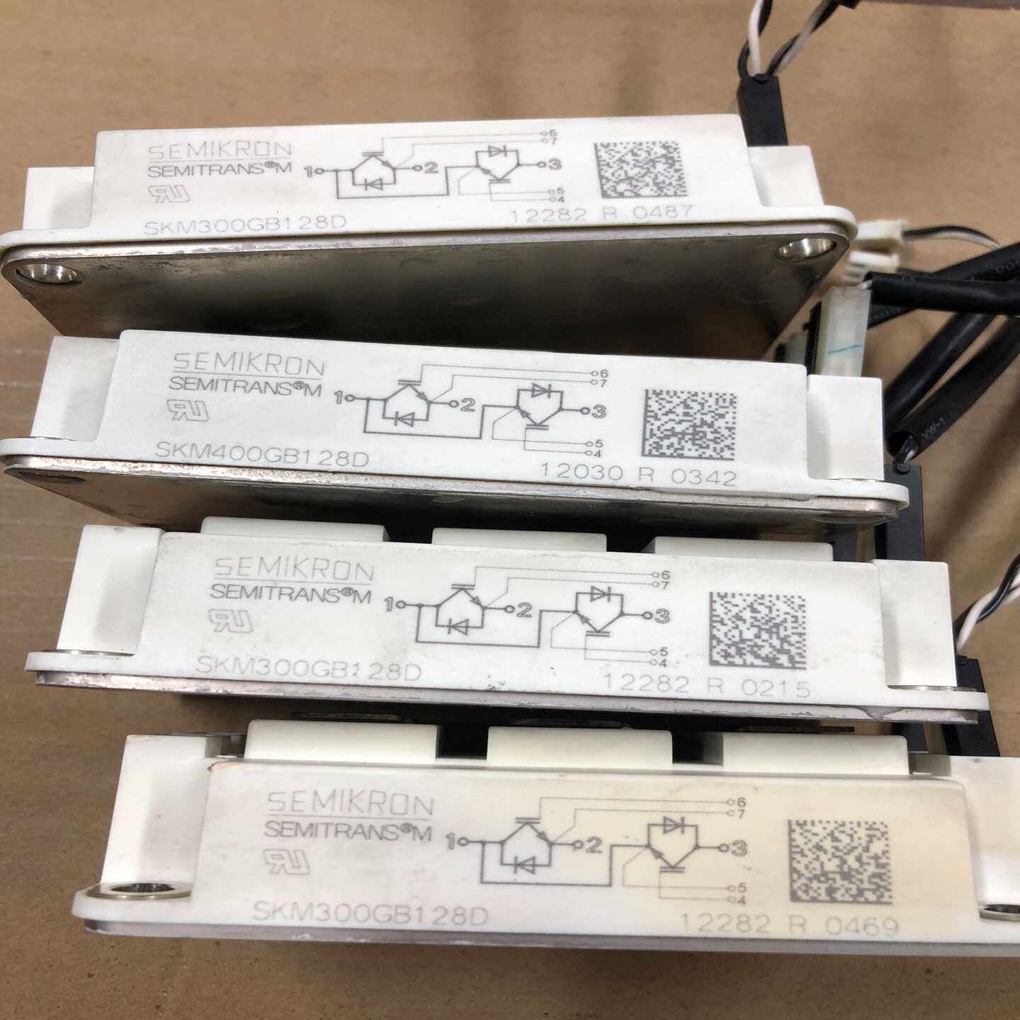 咨询-IGBT模块ABB75KW变频器，型号SKM300GB1