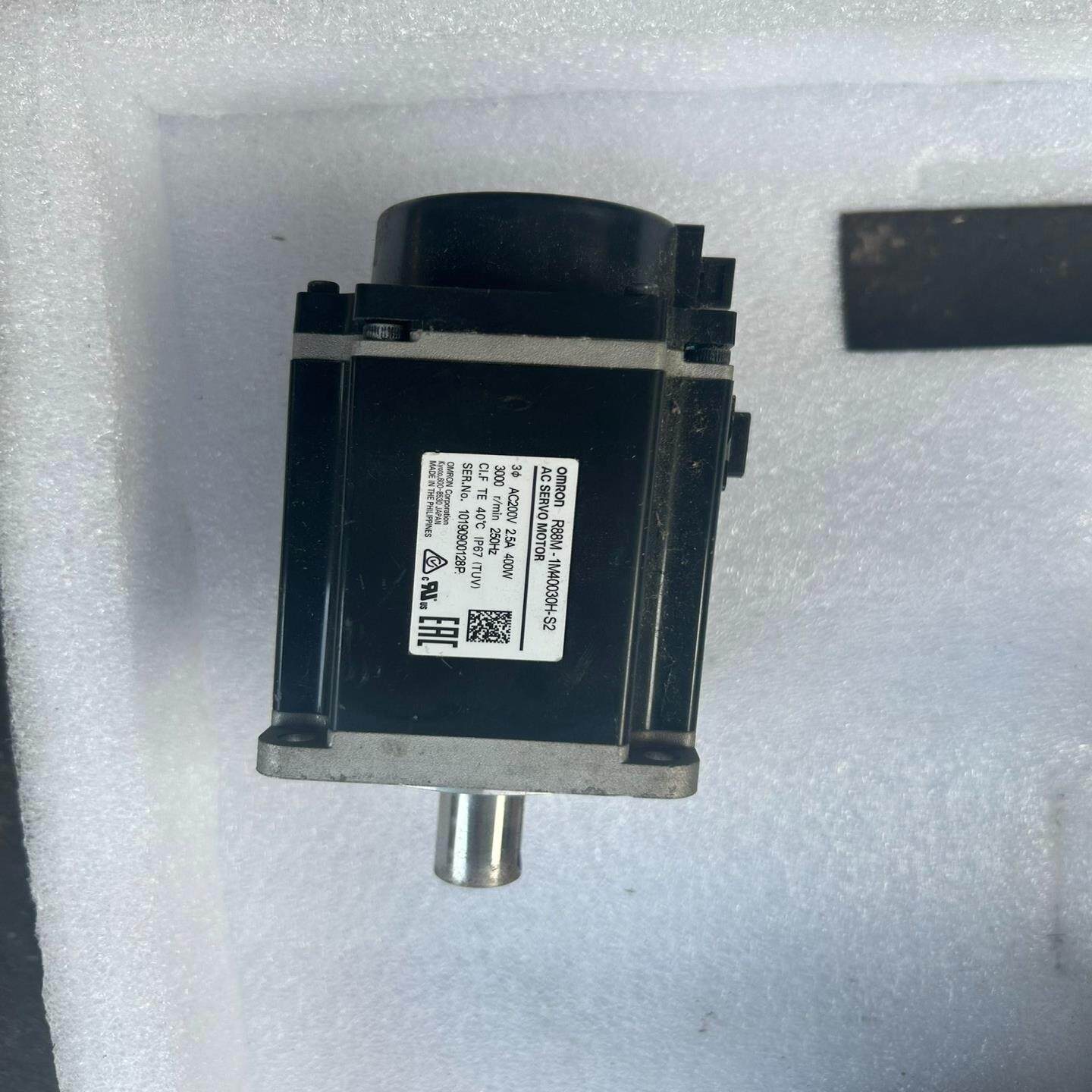 R88M-1M10030T/H-BOS2-Z全新电机1{议价}