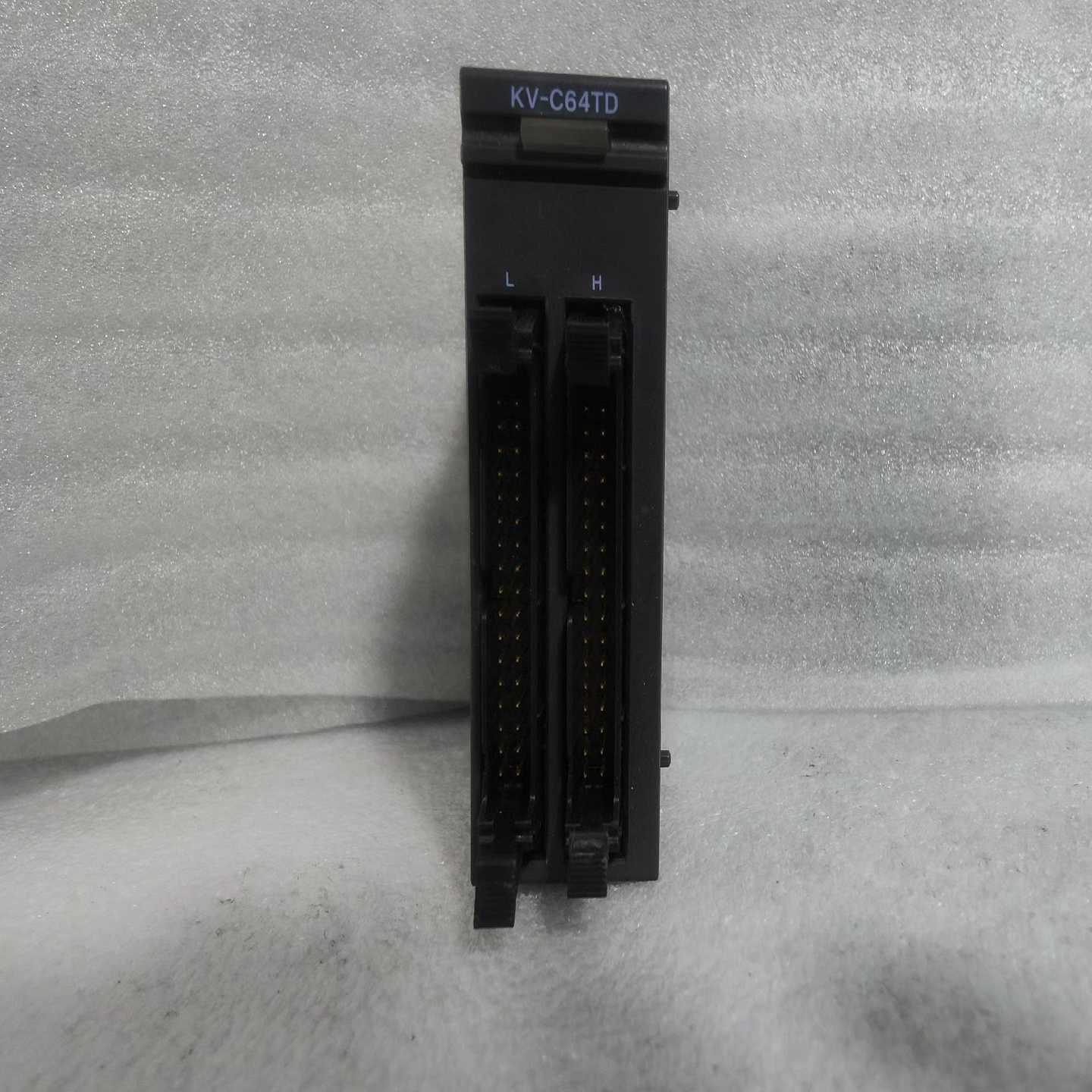 基恩士PLCKV-C64TD实物图，成色漂亮，大量现货，功--议价商品
