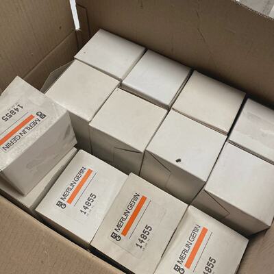 25pc x Merlin Gerin Schneider 14855 FRACTIONAL SHUTTERS