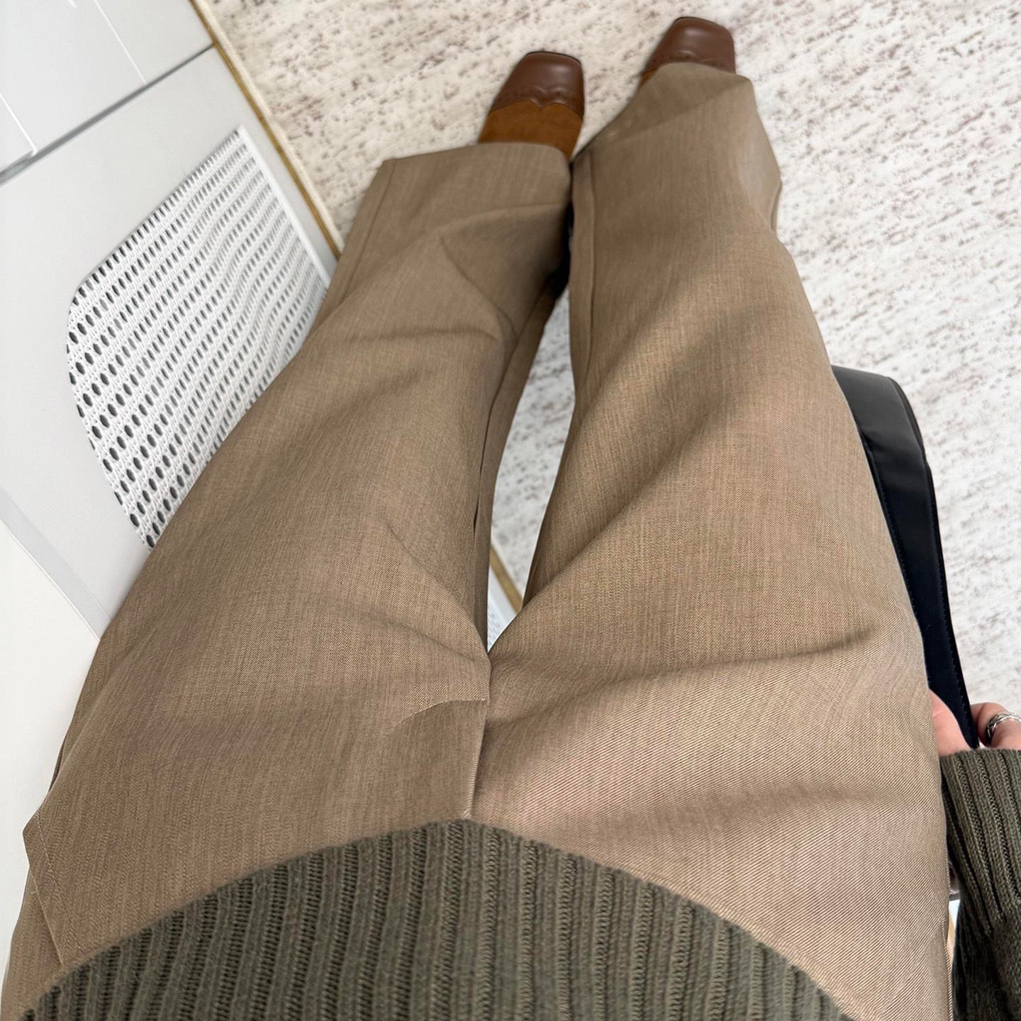 老钱风卡其色阔腿西装裤女冬季新款大码胖mm宽松显瘦直筒休闲裤子