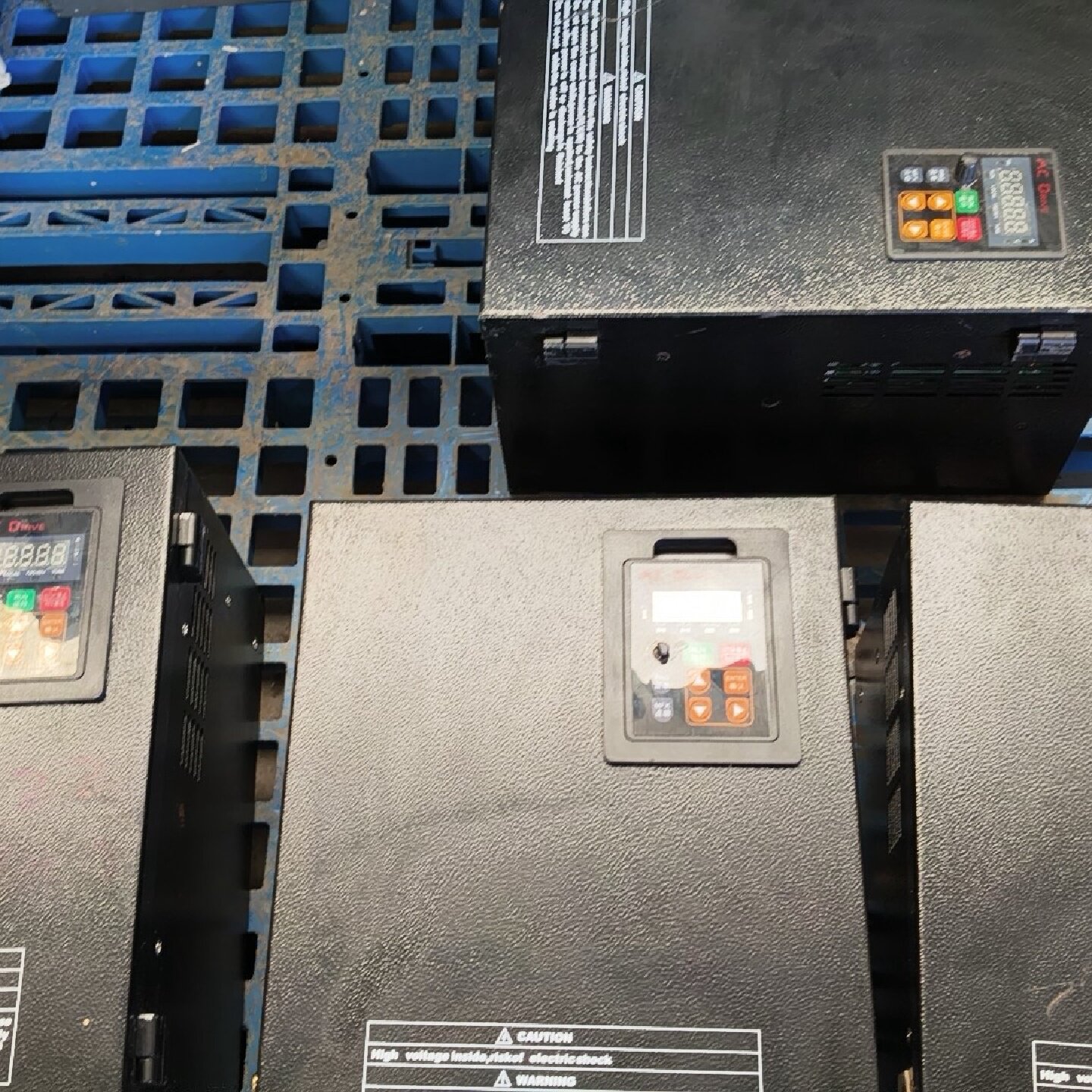 万川V8-18.5KW变频器四台，成色自定义，功能包好，详情--议价商