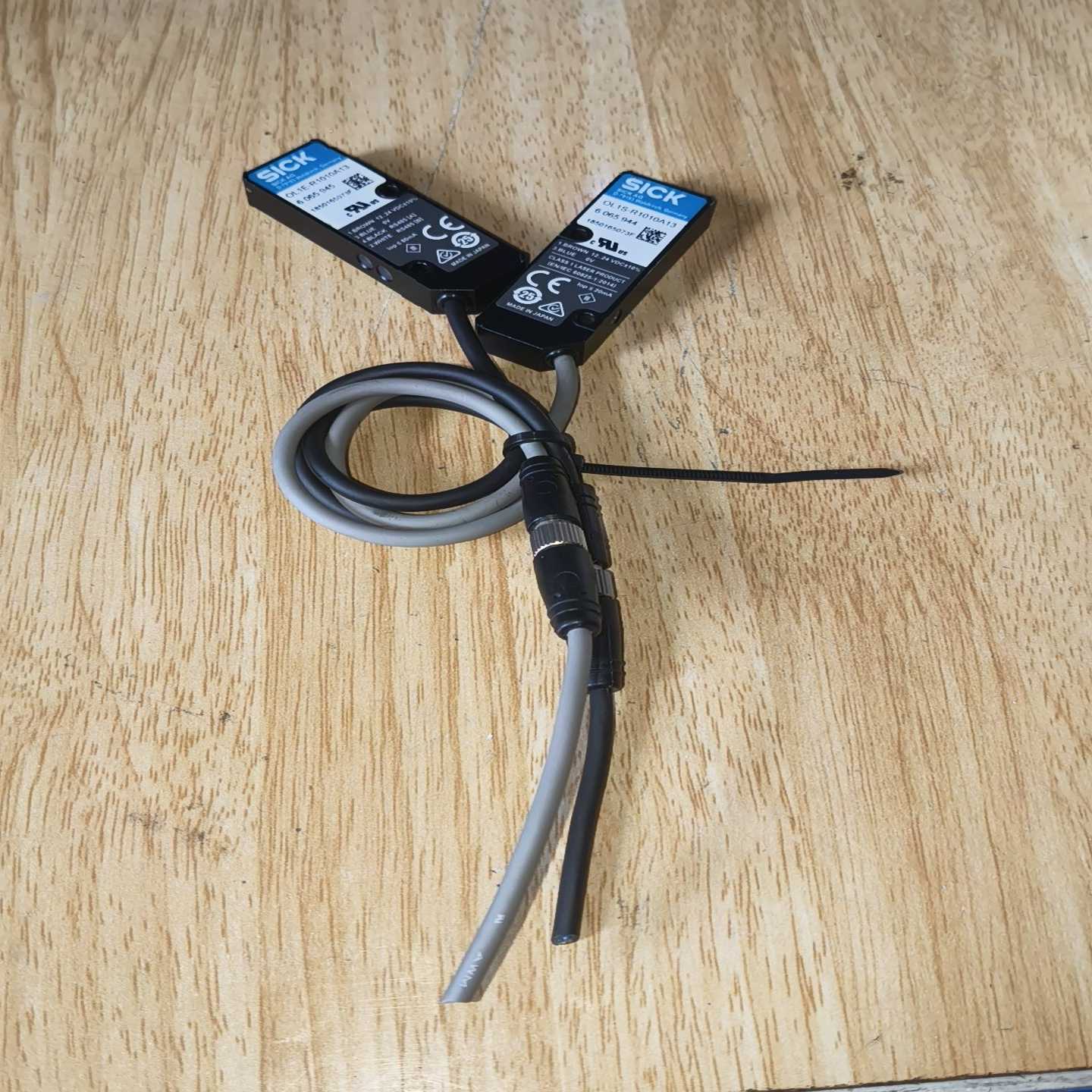 西克SICK位移传感器OL1E-R1010A13和OL1S---议价商品