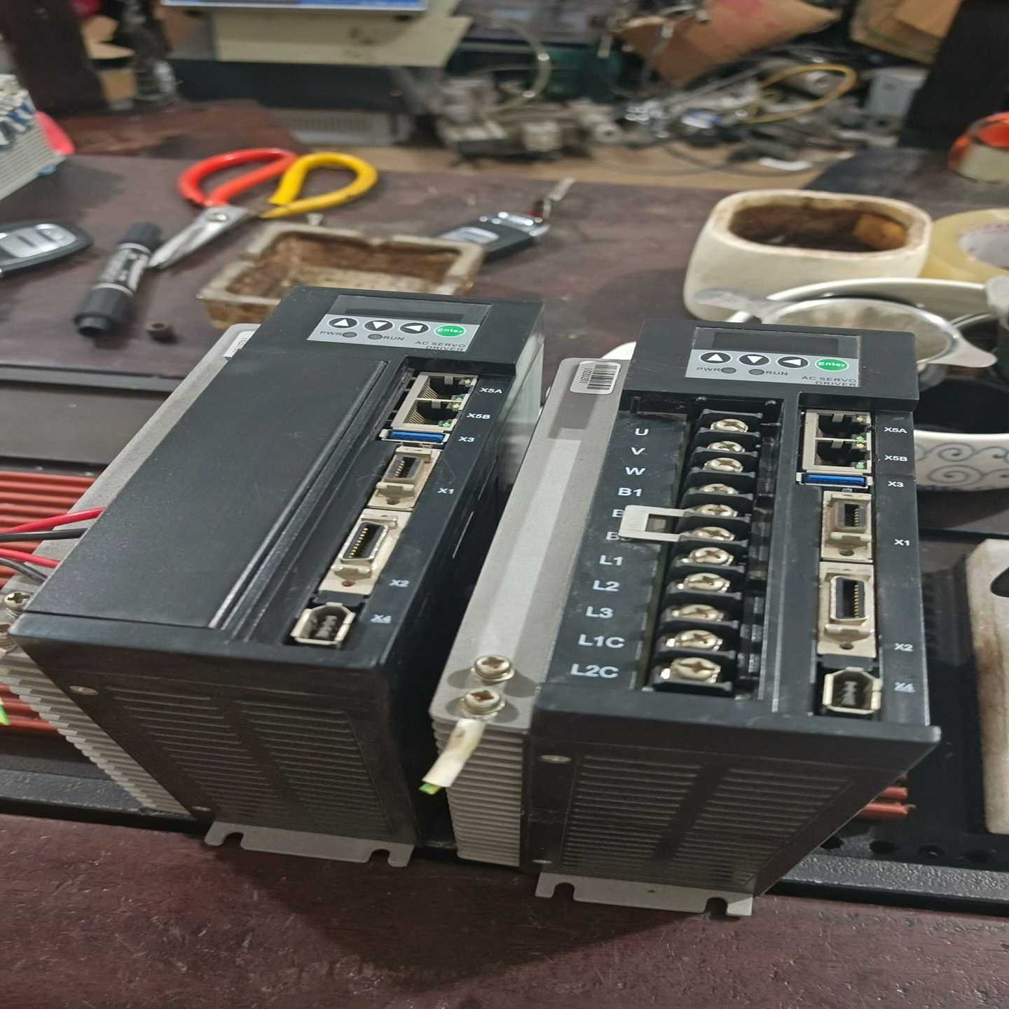 95新华大伺服驱动器，型号tsvb-ea030l-e02，拆--议价商品