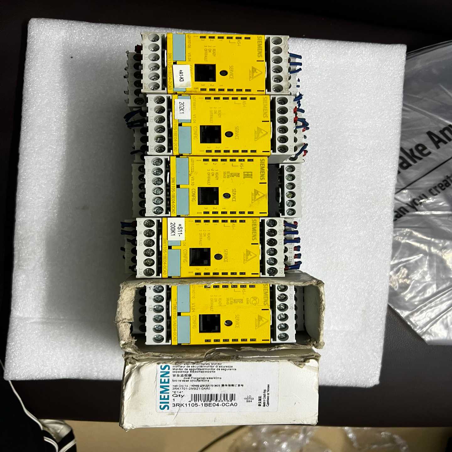 安全继电3RK1105-1BE04-0CA0三个有一询价