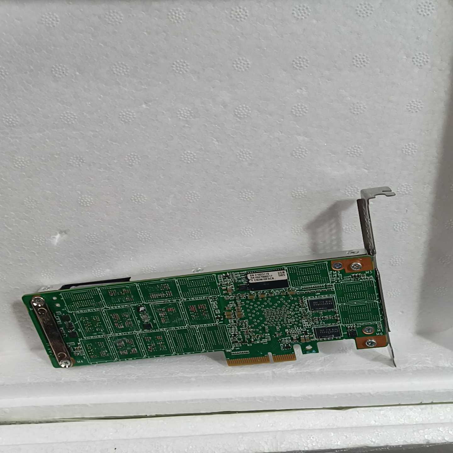 ES3600CV3800G硬盘后面内存扣了里面的主；议价