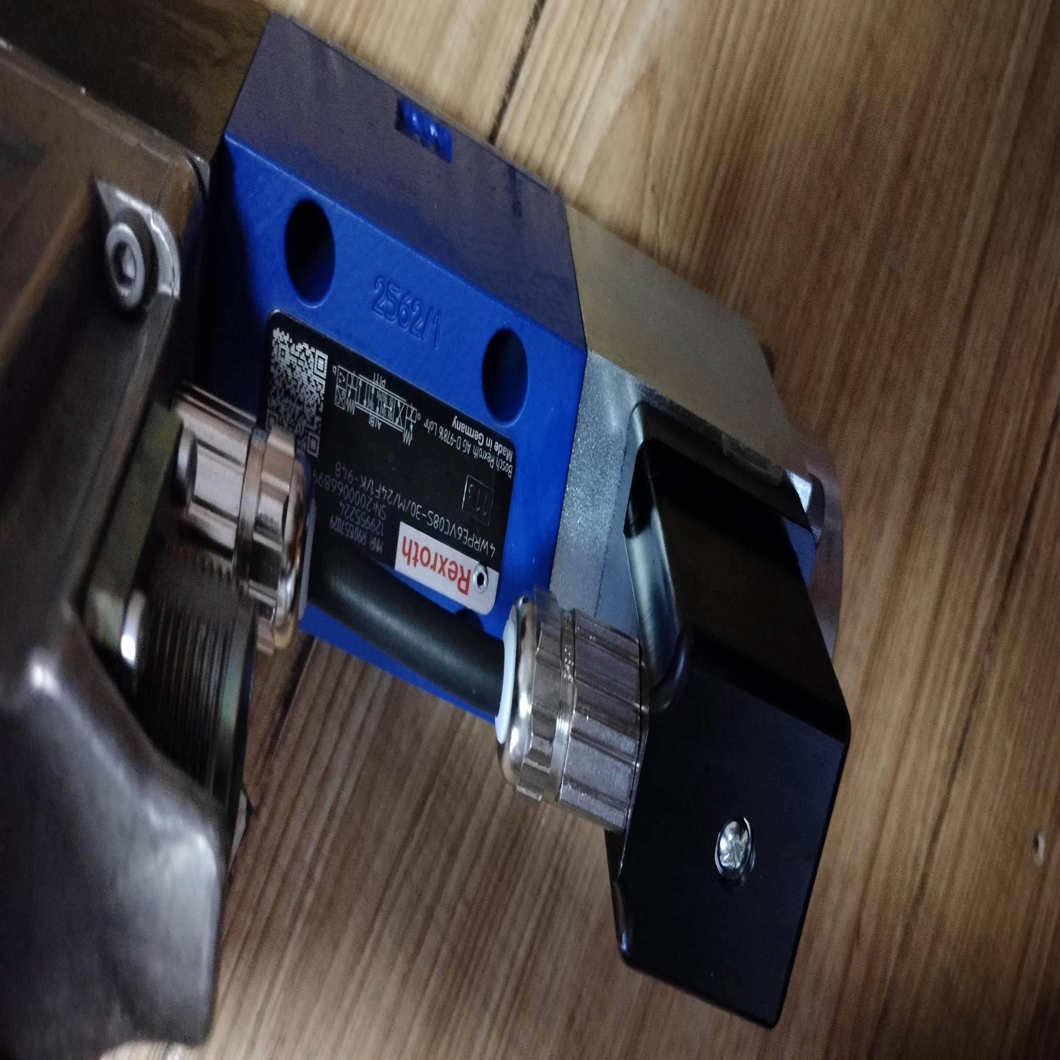 隆兴力士乐4WRPE6VC08S-30M24F1 K-948R901557029控制阀协商*