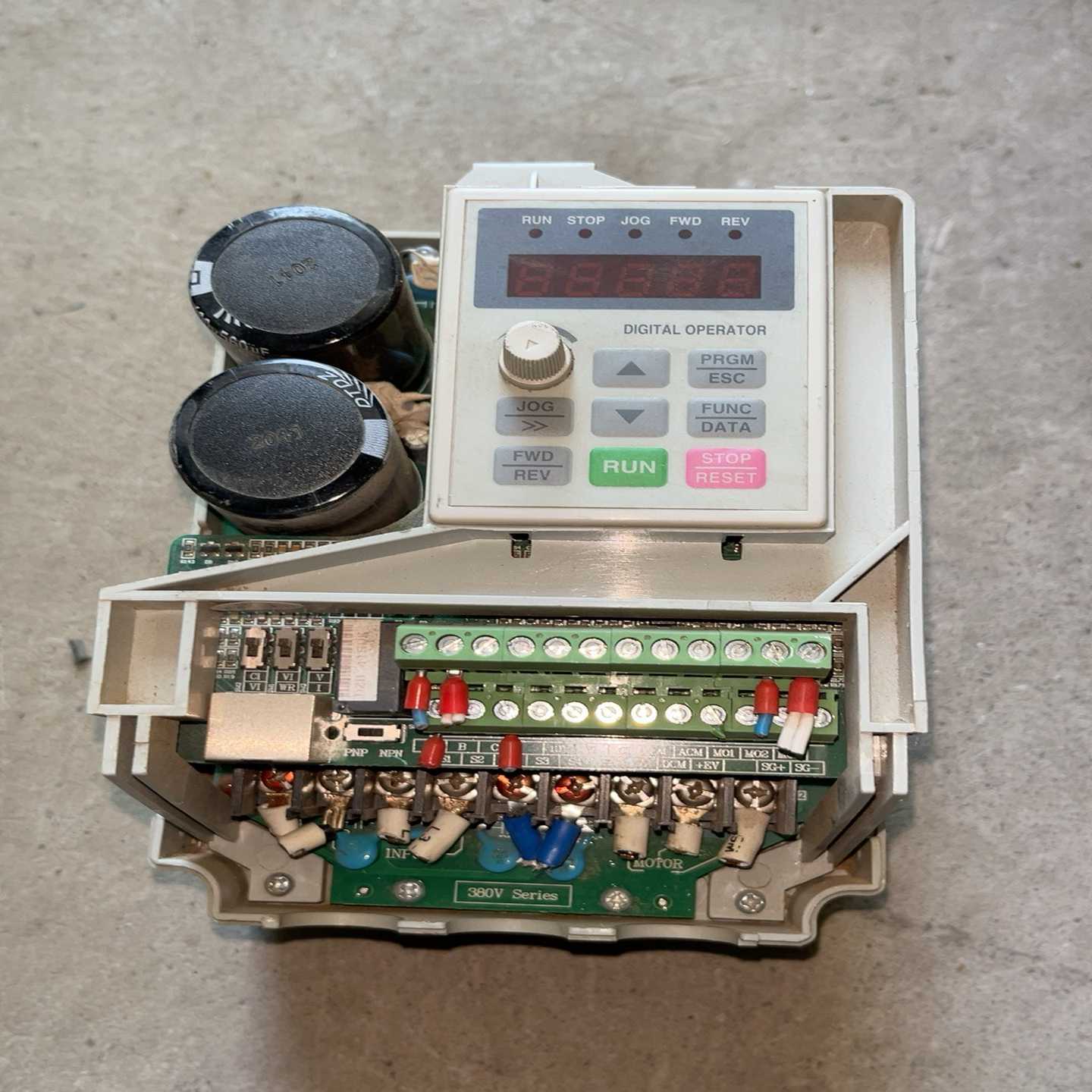 富凌变频器DZB312B002.2L4DK2.2KW38--议价商品