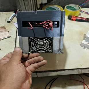 3.7kw成色很好 众晨H6400S变频器 现场 星慕电子