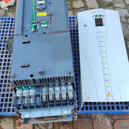 询》拆机ABB变频器75KWACS51001157A4