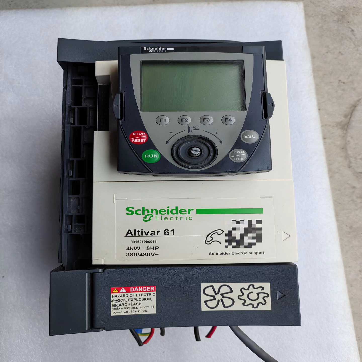 施耐德变频器ATV61HU40N4Z，4KW-5HP，380--议价商品