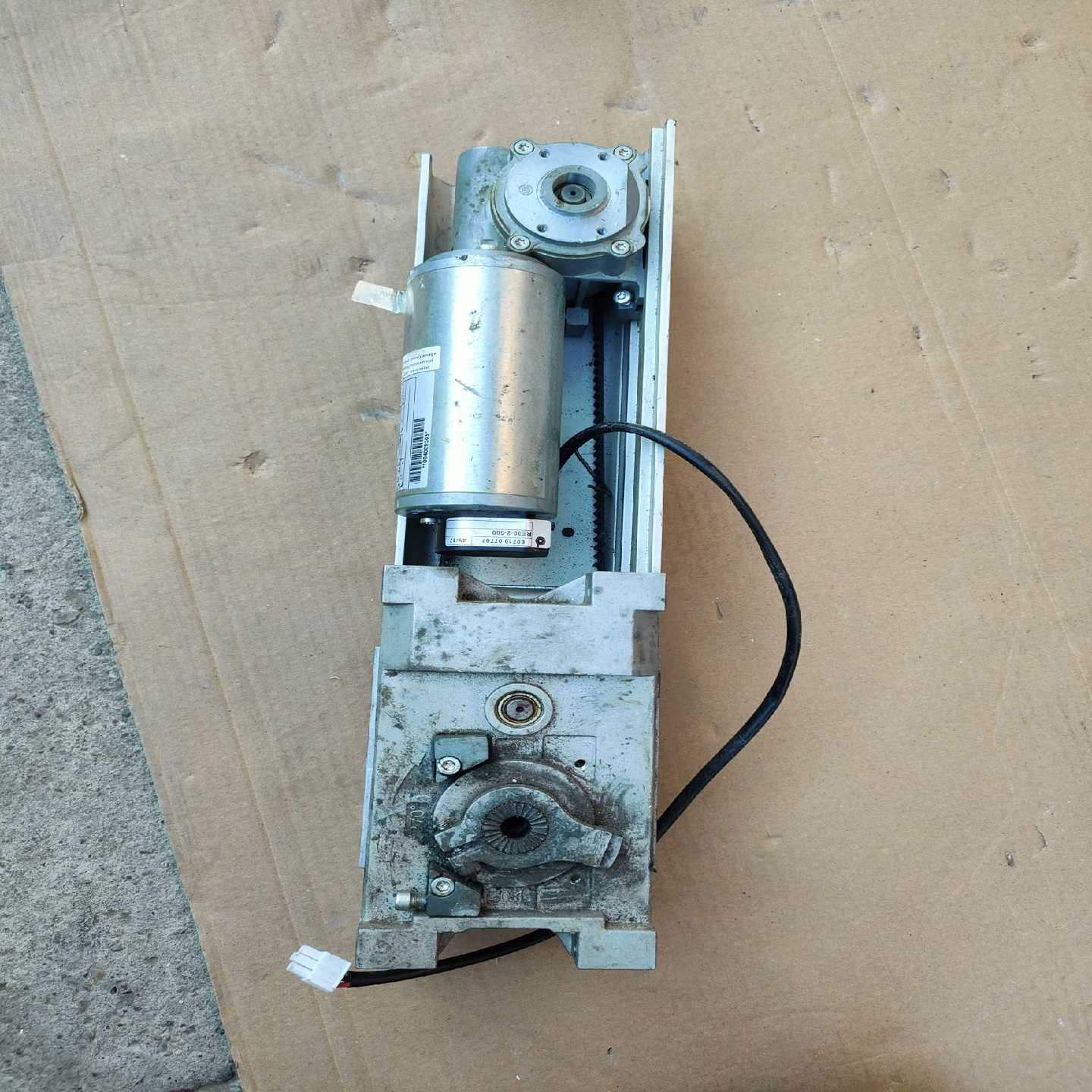 自动门电机GR63X55WE，门机电机。拆机货，剩下照片这些【鑫