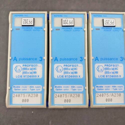 Set Of 3 A PUISSANCE 3 PROFSI3724075A230000