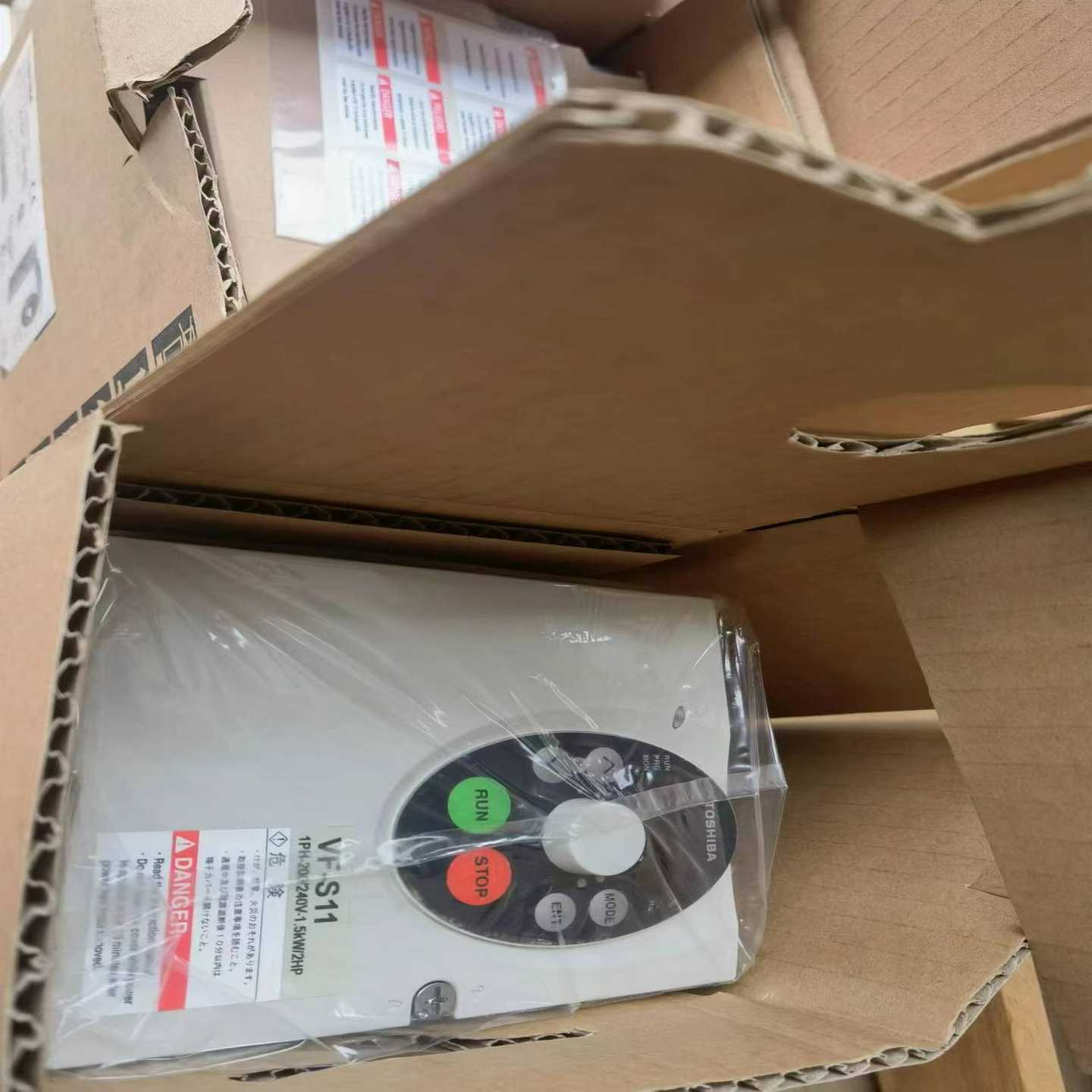 VFS11S-2015PL-WN，东芝变频器，全新库存，功能-询价客服