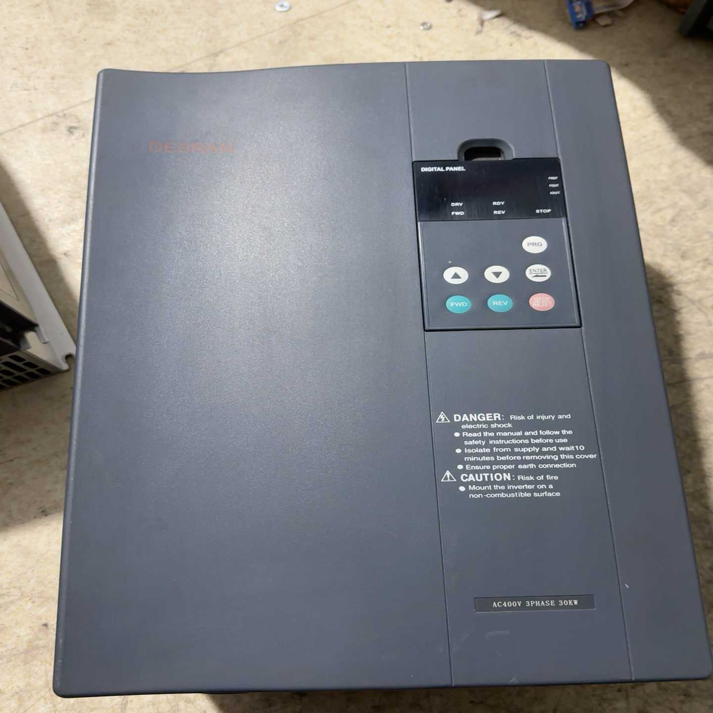 咨询-D3400A0030KN众辰变频器30千瓦机器，实物