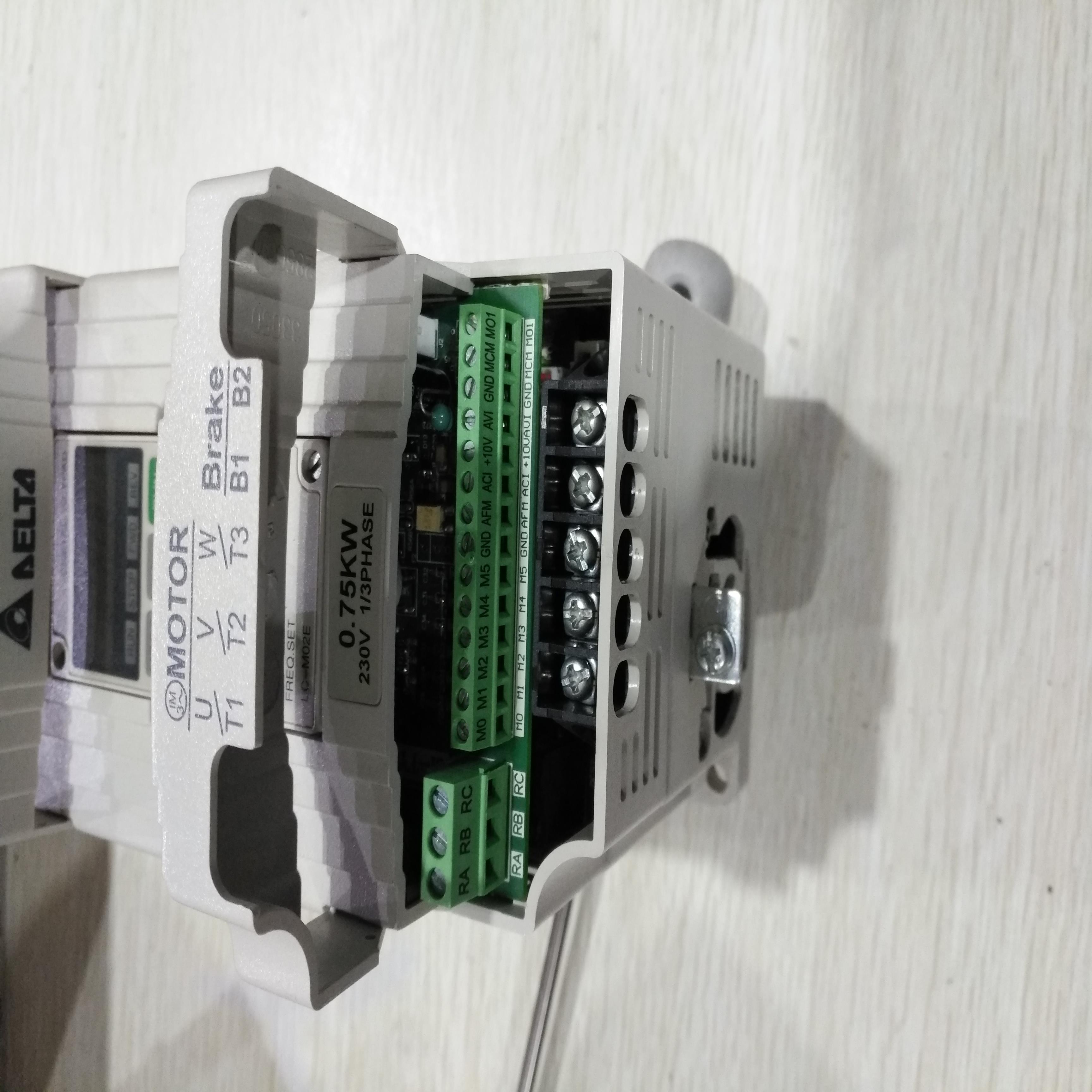 充新台达变频器M系列075KW  VFD007M21A 07KW 220V输入变频器