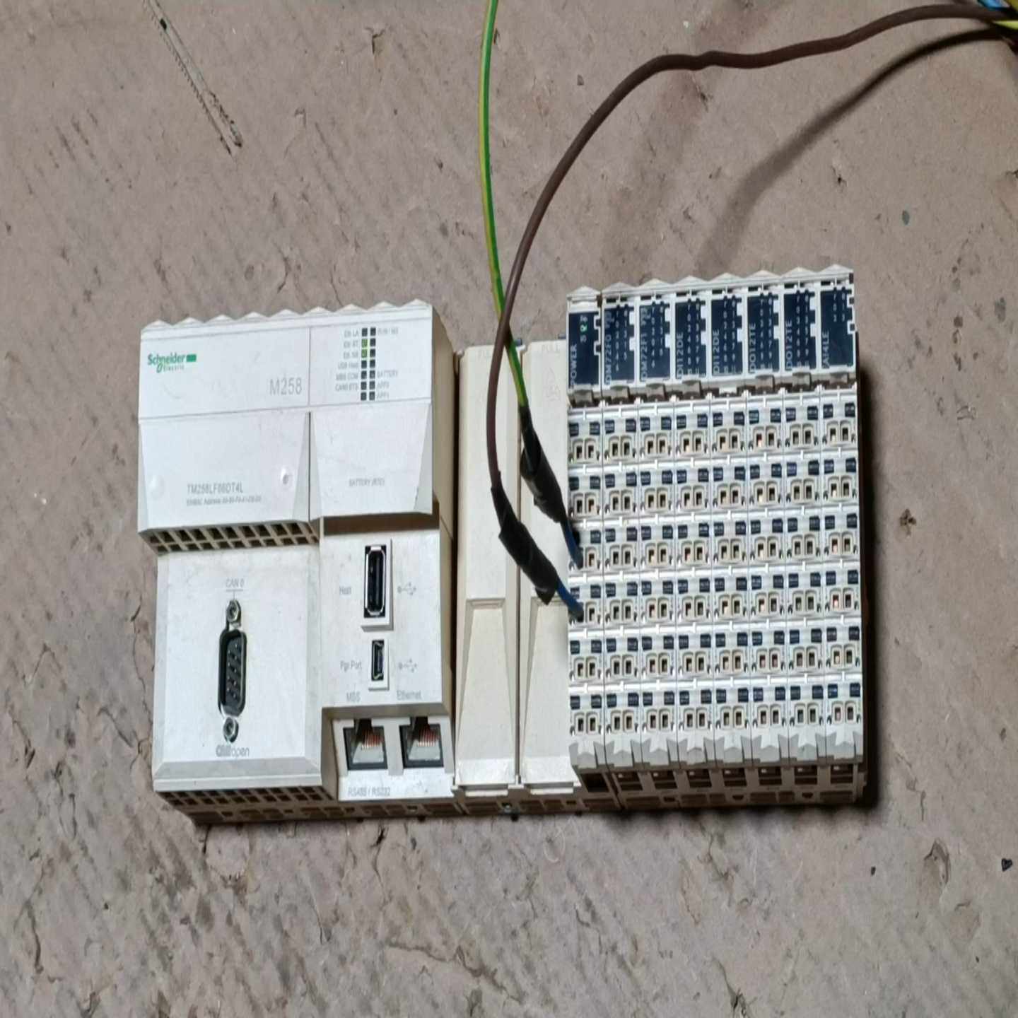 【议价】施耐德plc TM258LF66DT4L 图片拍摄
