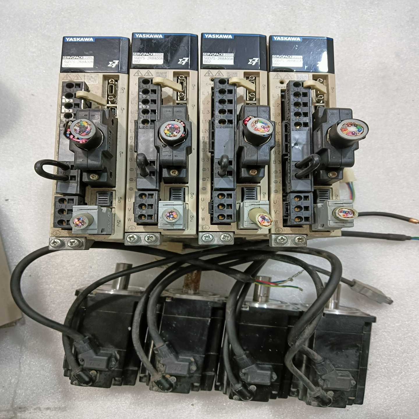 安川7代400套装，驱动器SGDS-2R8A00A002，电--议价商品