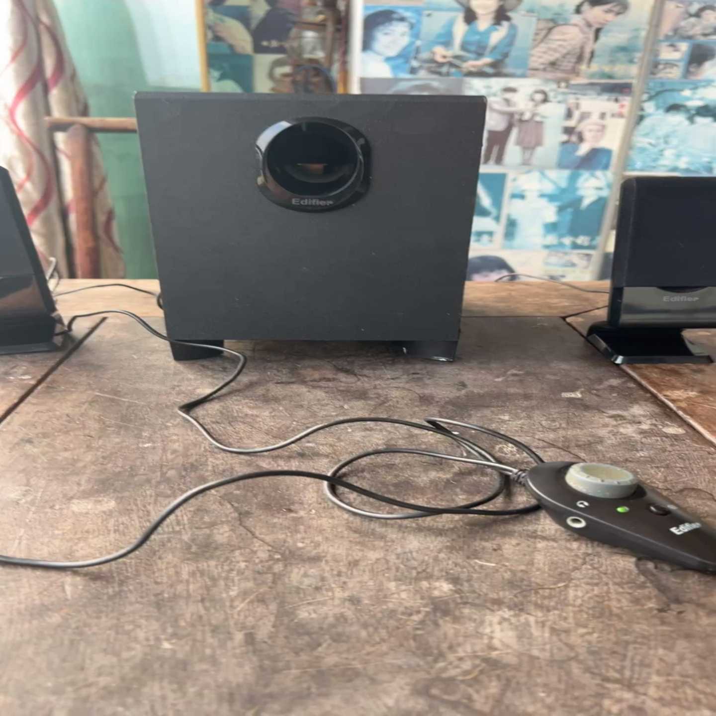 漫步者R101T06多媒体音箱，一套2.1声道，带低音炮和两--议价商品