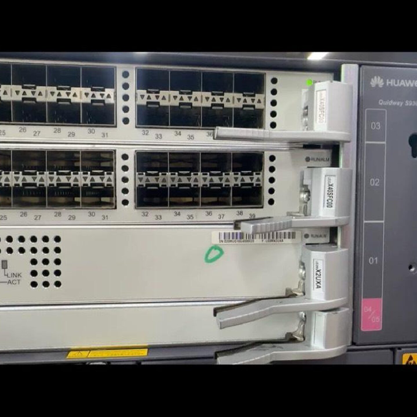 华为S9303核心三层网络交换机空机箱议价