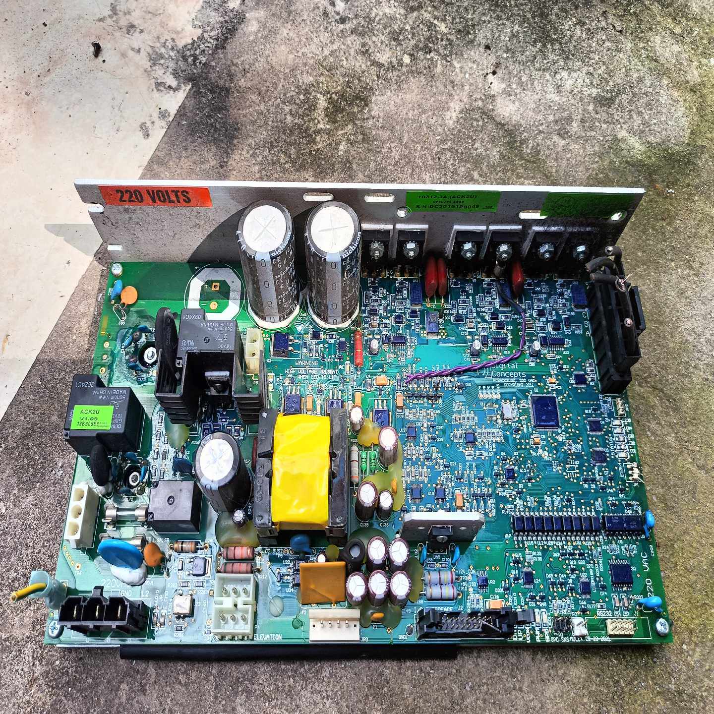 星驰跑步机原厂变频器、控制器、在位拆机，无维修。实物拍摄