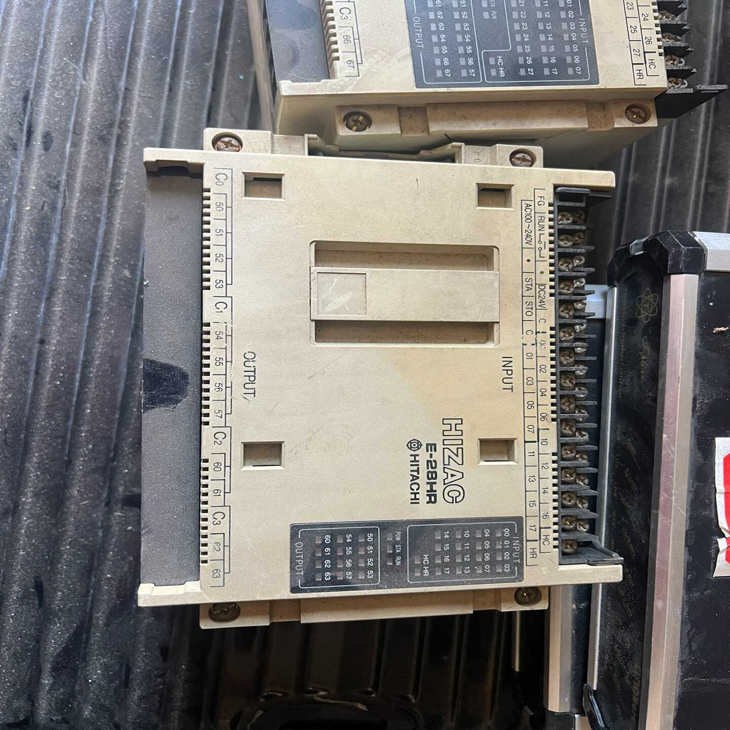 日立PLCE-28HR两台(亚飞商行）