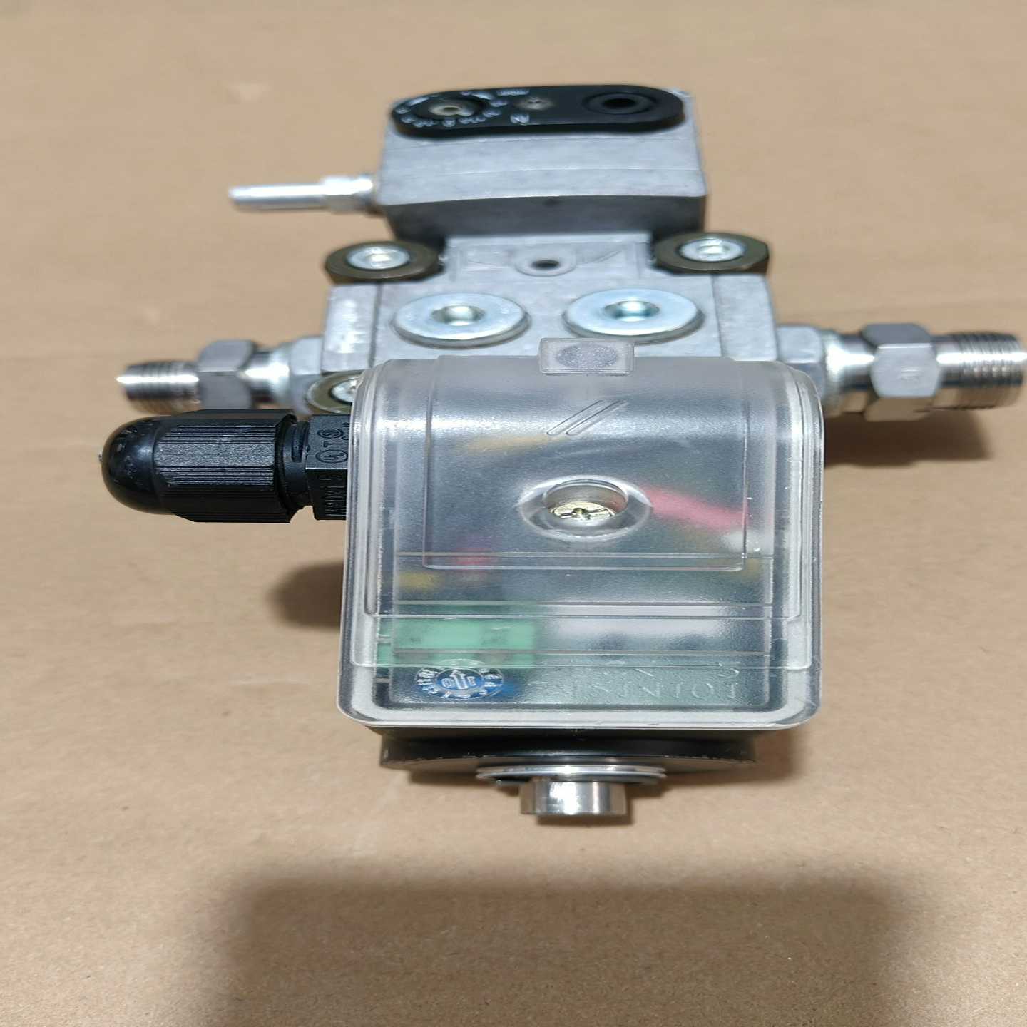 AB罗克韦尔1756-CN2/C通讯模块，美国原装，Cont~议价