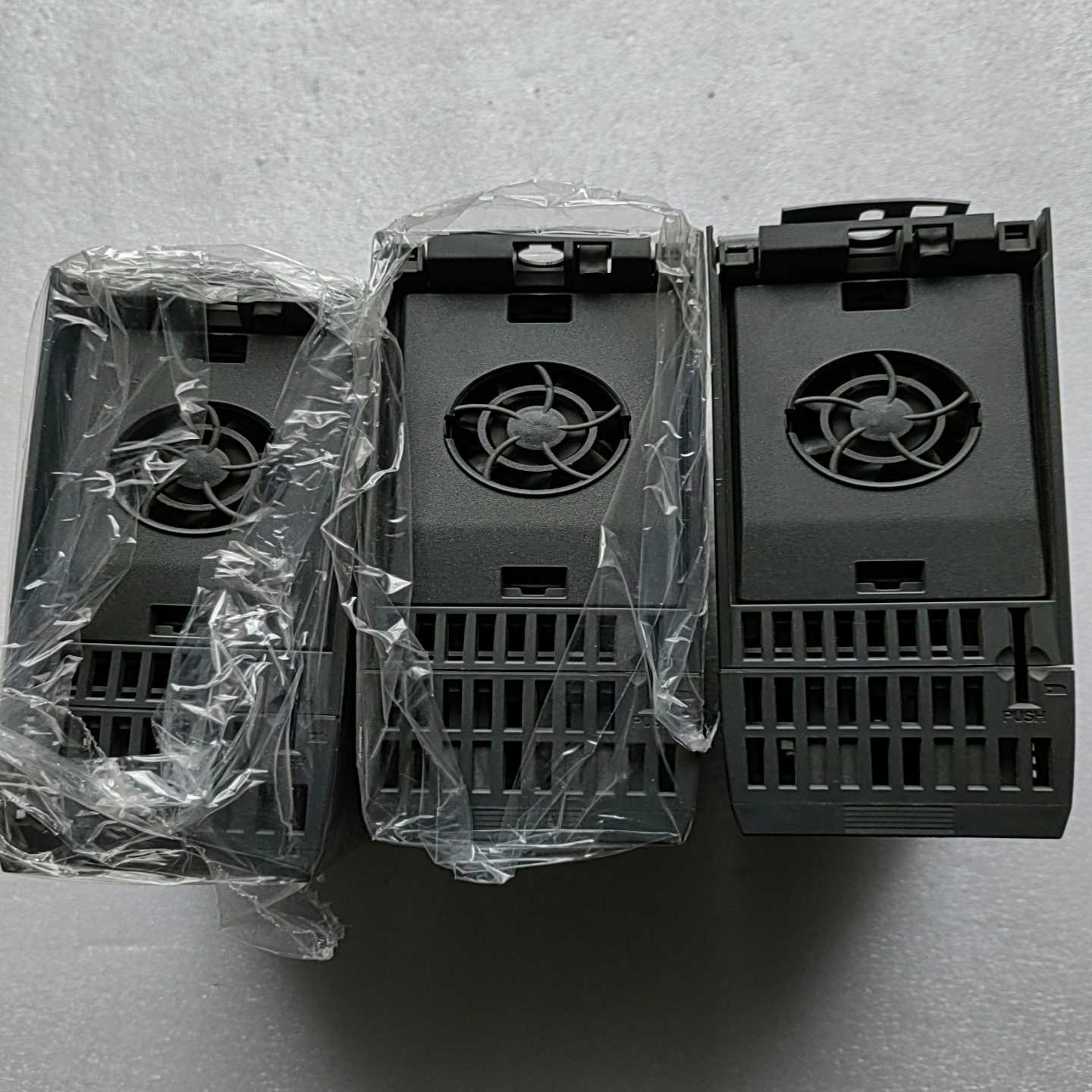 议h价原装西门子变频器6SL3210-1KE13-2UF2功能完好现货/维修