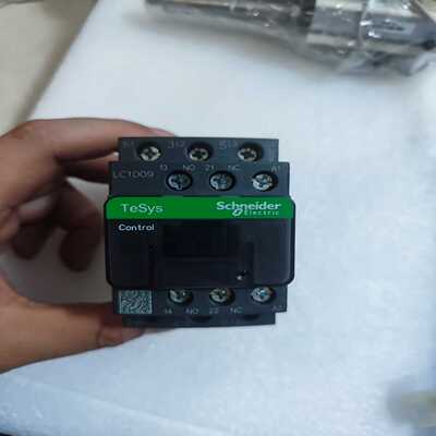 询价施耐德TeSys交流接触器LC1D09M7C，全新原装，