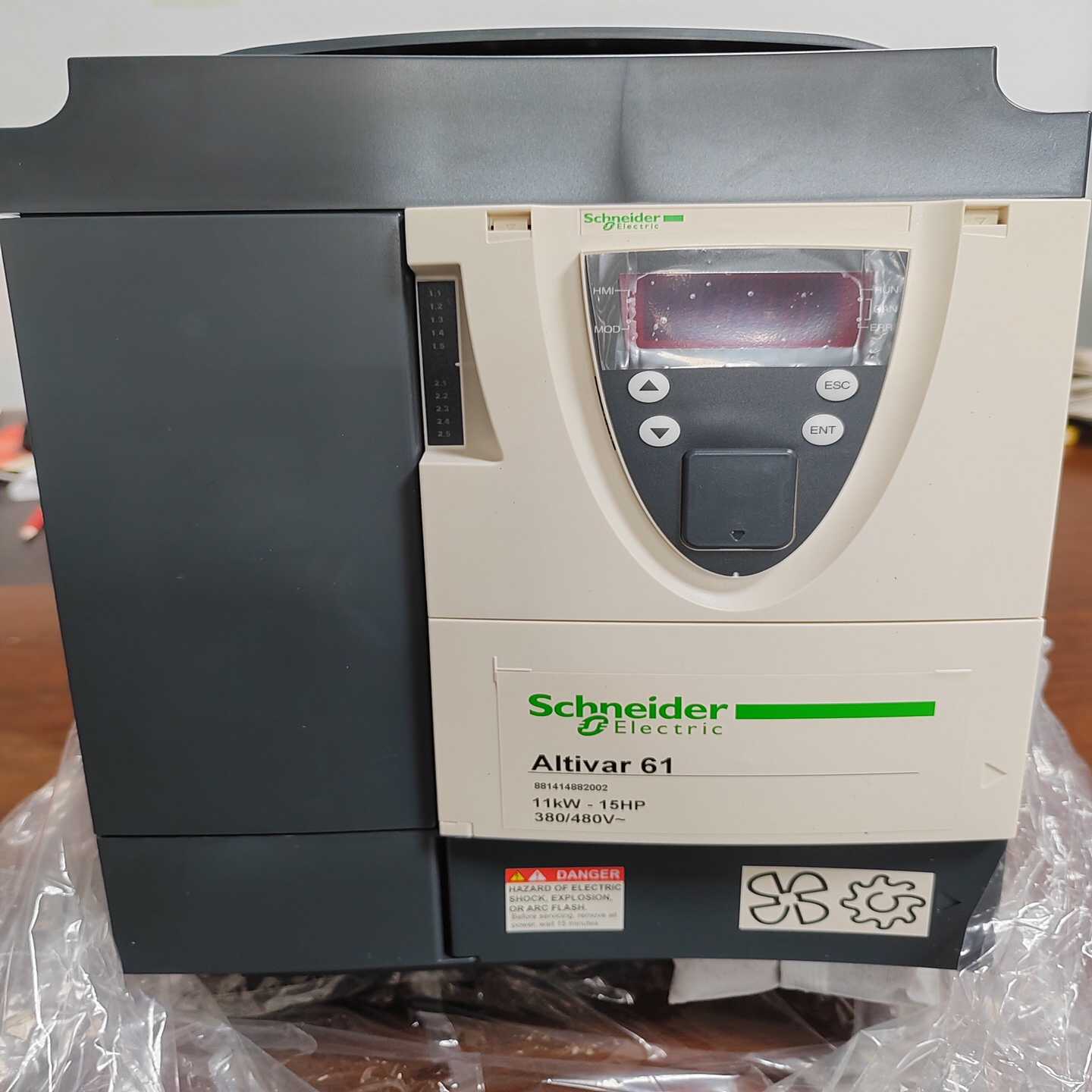 ATV61HD11N4Z 变频器 老库存1台~询价