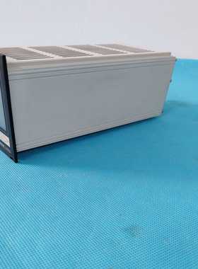 莱宝CENTERTHREE真空计显示器出售，功能包好，全新--议价商品