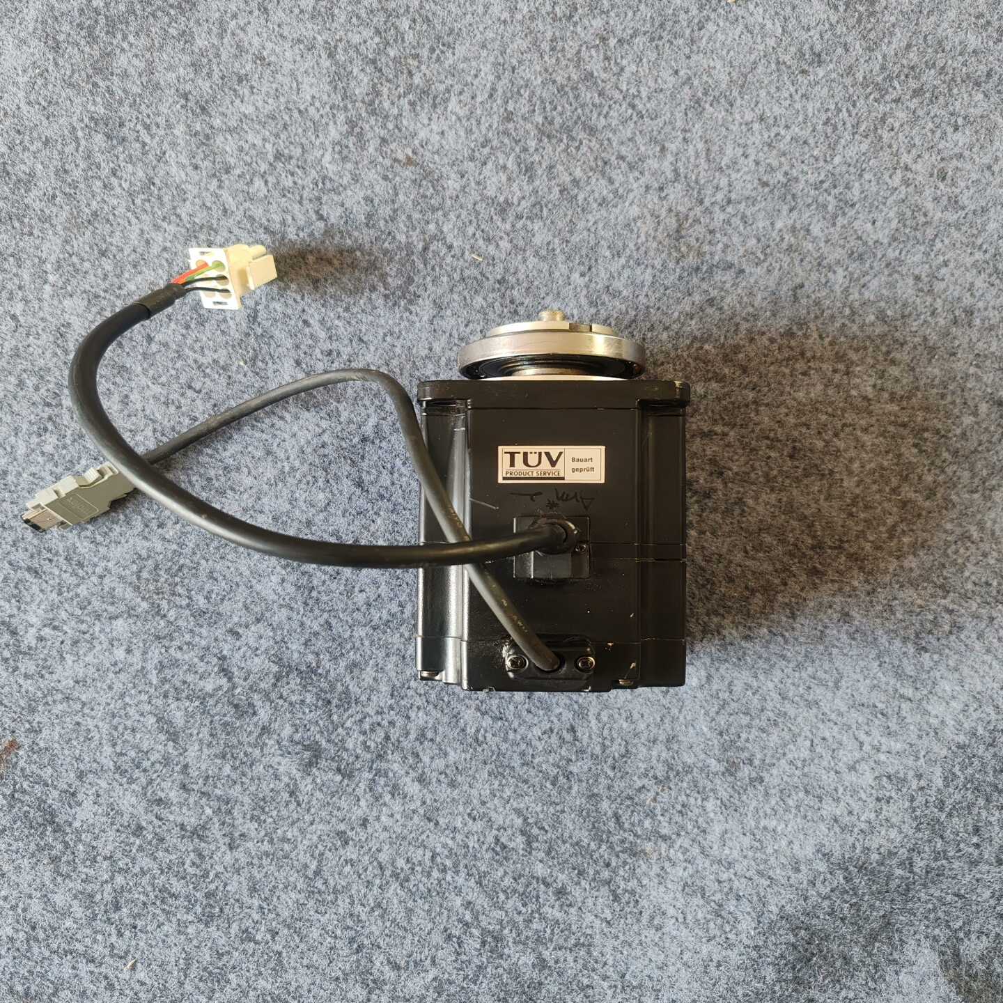 安川伺服电机SGMHP-04A1A2B现货拆机实物图拍摄--议价商品