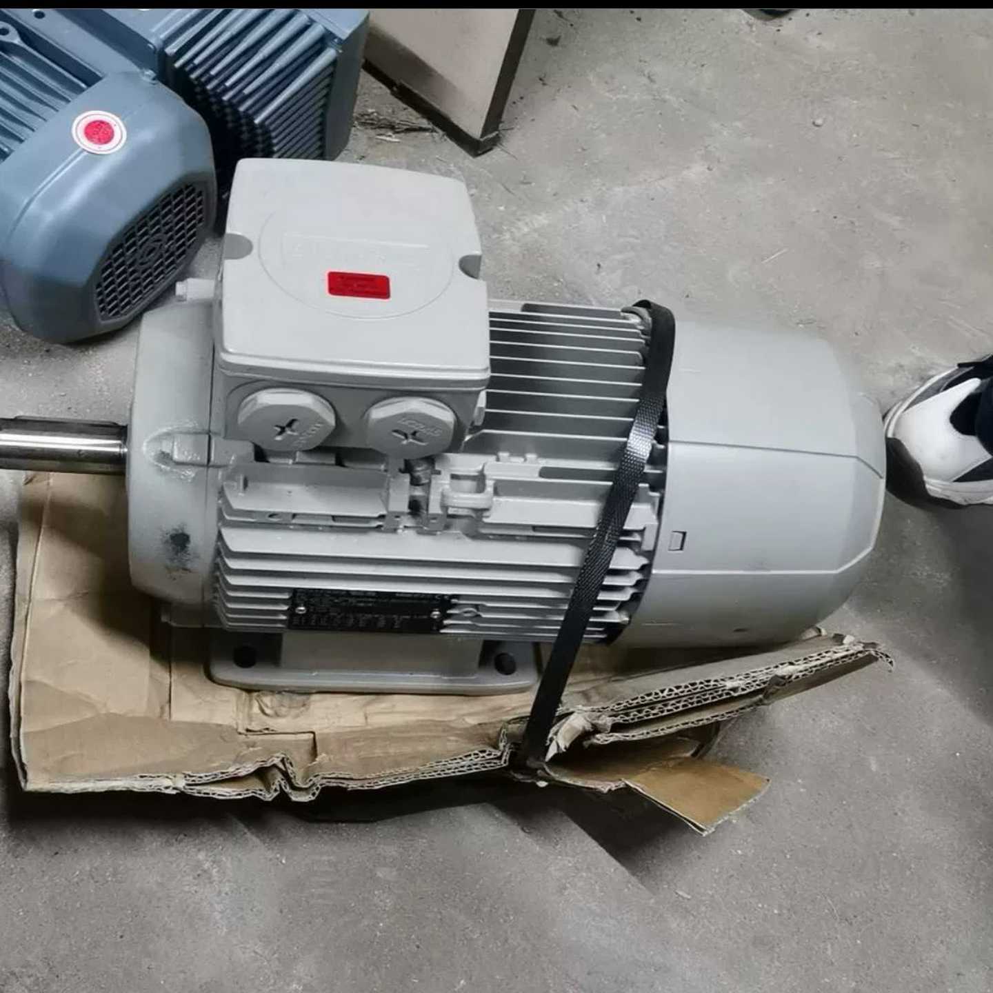 进口西门子电机1LE1001-1AB42-2AA4-Z2议价