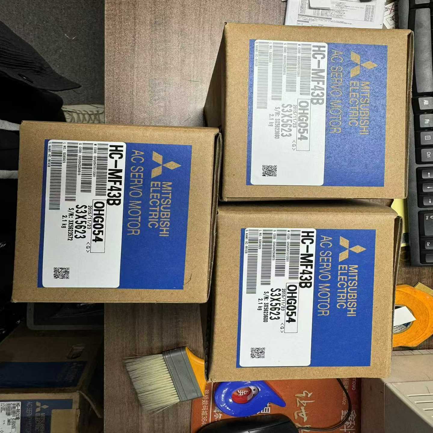 HC-MFS43B三菱伺服电机有说明书带包装实物图拍摄；议价