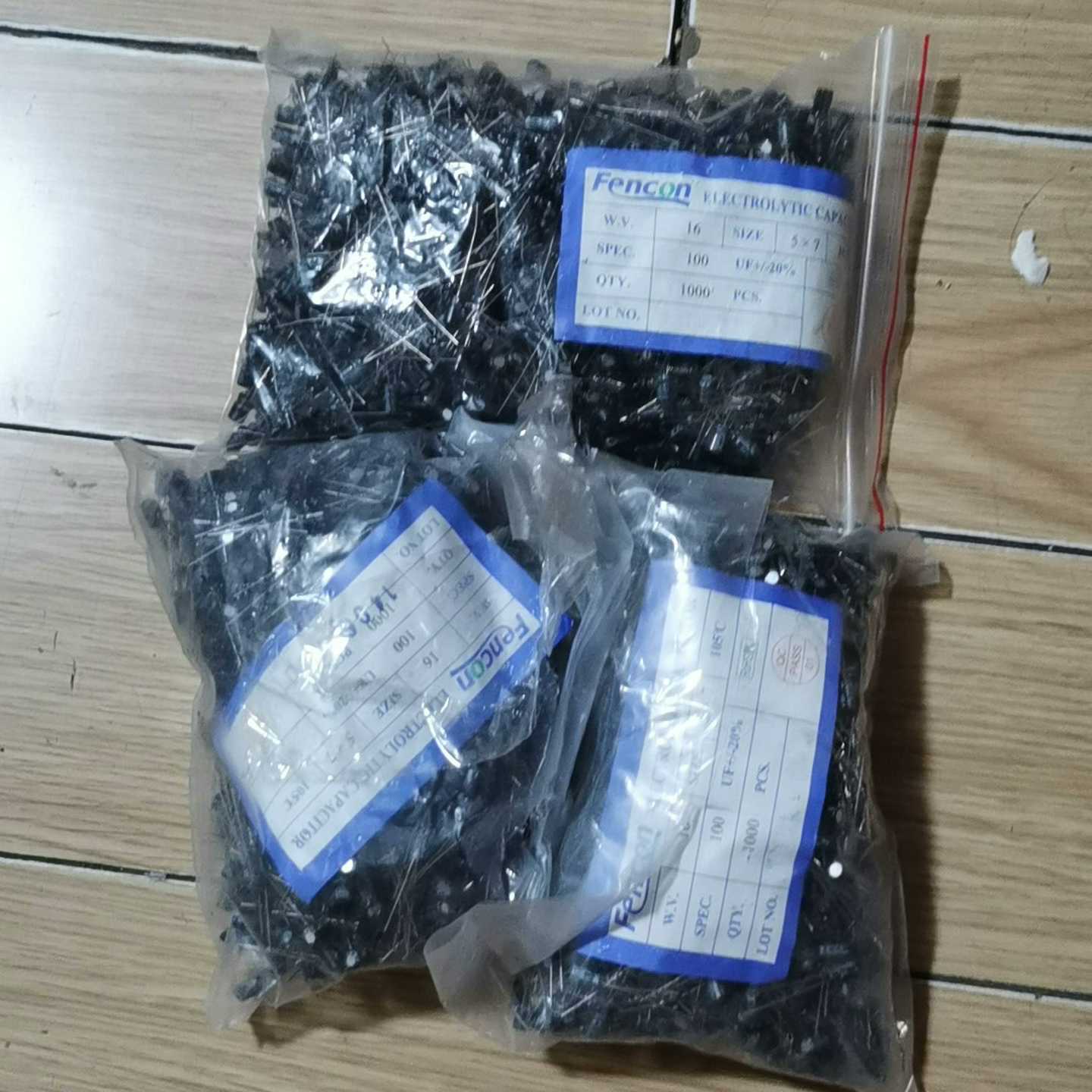 16V100uF 直插长脚铝电解电容 3包体积5x7~询价