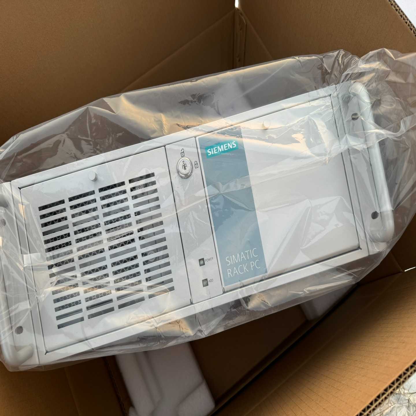 9.9充新西门子工控机箱IPC3000V3V4工控机拍前询价