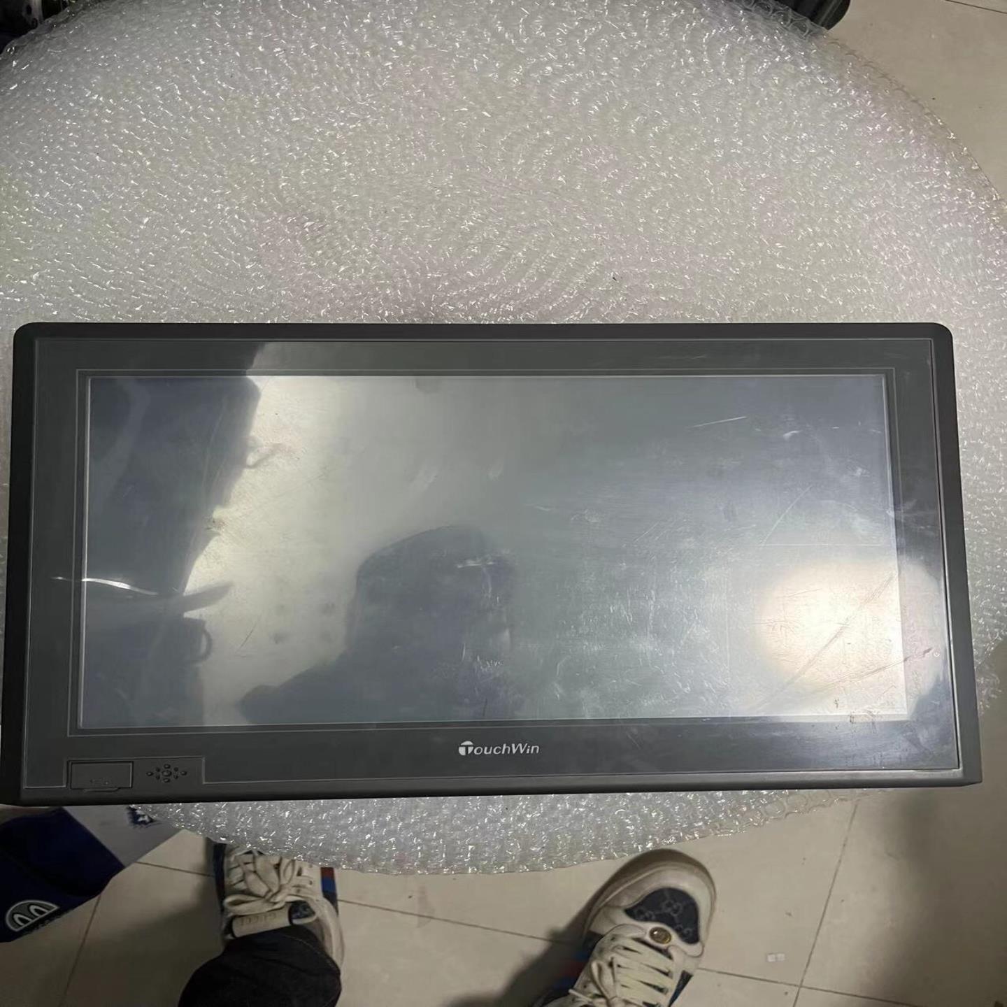 TGC65-ET信捷触摸屏15.6寸，实物图拍摄外壳（佳毅工控）