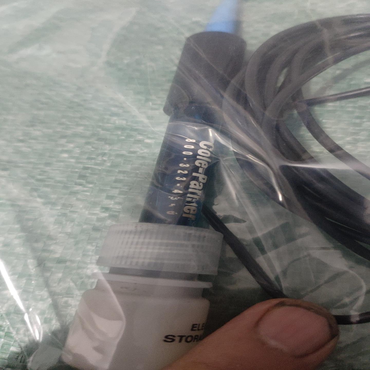 Cole-Parmer原装电极，带原装保护套，BNC接口。电--议价商品