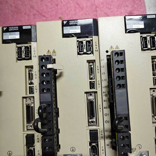 询价SGDV7R6A11A002E安川5系1KW伺服驱动器设