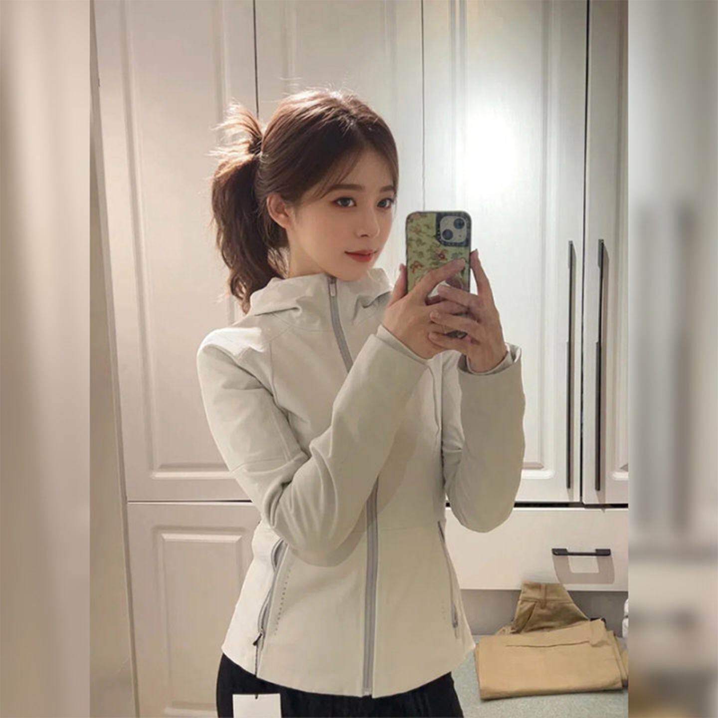 灰色冲锋衣外套女春秋2025新款小个子软壳加绒冬季厚上衣修身收腰