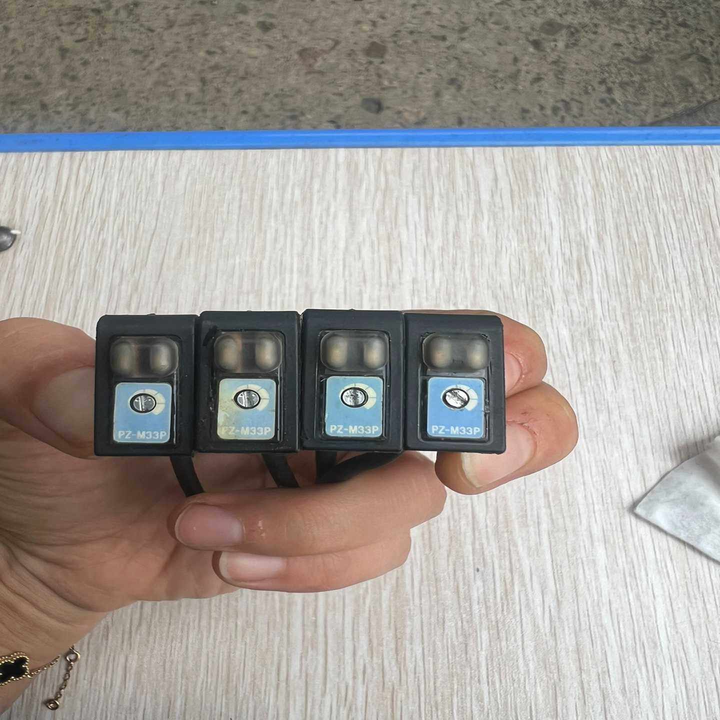 基恩士PZ一M33P光电传感器，，成色如图询价
