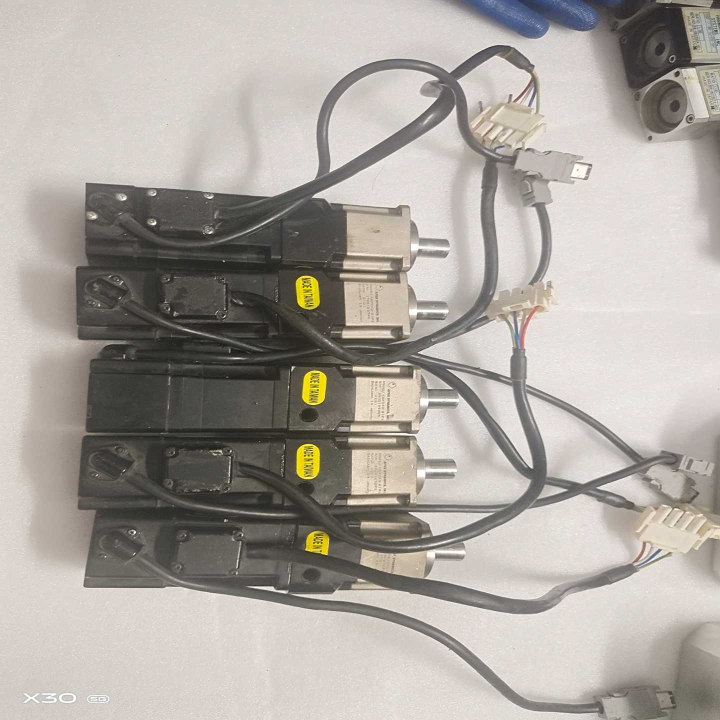 安川五系100w电机SGMJV－01ADD6S，带行星减速机~询价