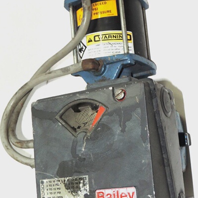 BAILEY AV1121040 PNEUMATIC POSITIONER WITH DEZURIK 9454201 P