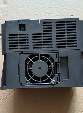 三菱FRE7203.7K变频器三相220V3.7KW