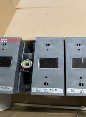 隔离开关熔断器组，型号OS32D12，32A，的。适用