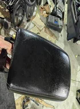 英菲尼迪Q50原装拆车中央扶手箱盖，黑色真皮材质，带滑轨和储--